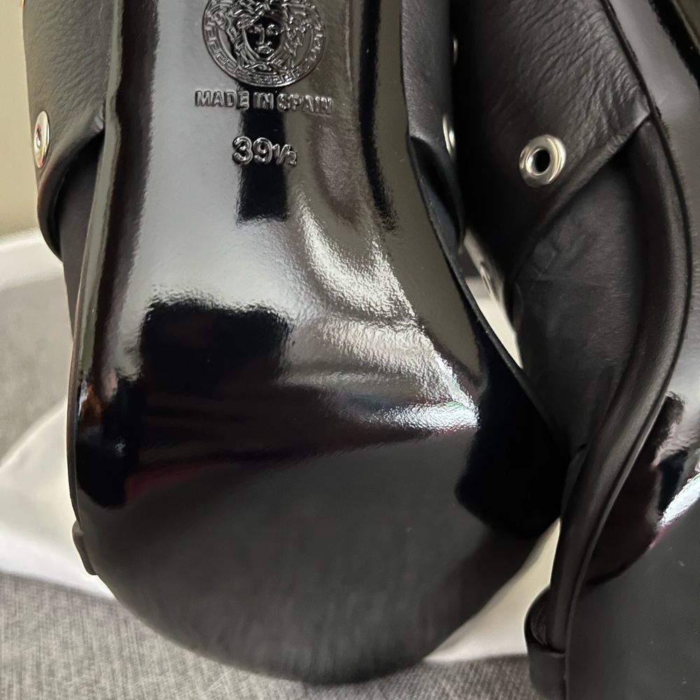 NIB Versace heels 👠 - Picture 5 of 8